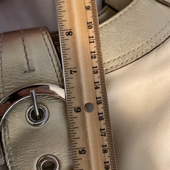 Coach Soho Hobo Leather White, Gold Metallic w/purple interior. 3 int sectns - Picture 12 of 14